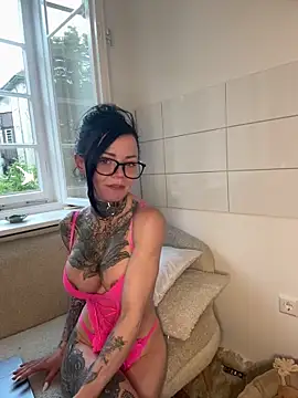 Snapshot of SkinnyLilly chatting on 22, 5, 2026 SkinnyLilly online show from 22, 5, 2026