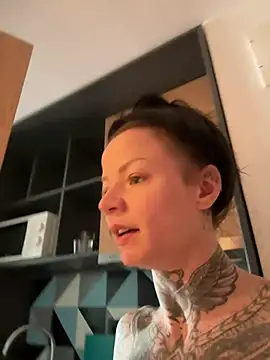 Snapshot of SkinnyLilly chatting on 8, 6, 2026 SkinnyLilly online show from 8, 6, 2026