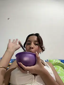 Nicole Cute04 online show from 19, 4, 2026