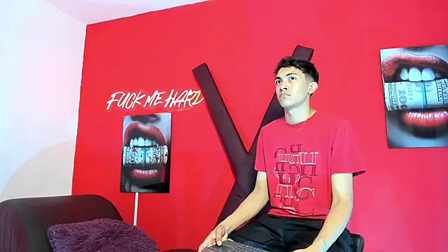 Snapshot of SKYN_MAN chatting on 5, 3, 2026 SKYN MAN online show from 5, 3, 2026