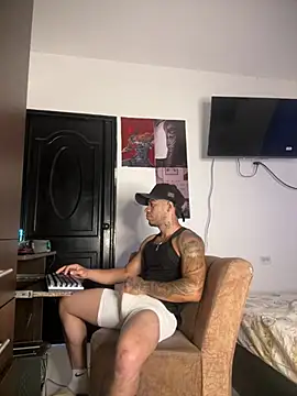 Snapshot of Kenny_romano chatting on 24, 4, 2026 Kenny romano online show from 24, 4, 2026