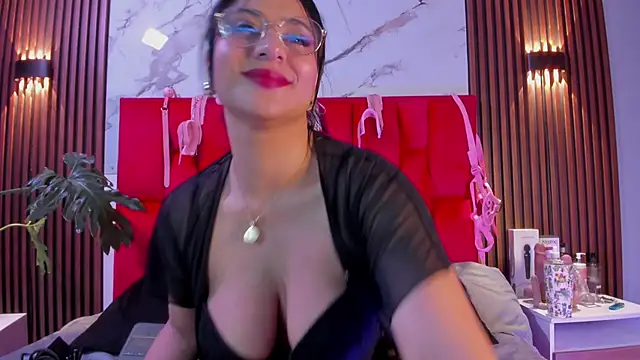 Snapshot of Dianna-Rosse chatting on 11, 5, 2026 Dianna-Rosse online show from 11, 5, 2026