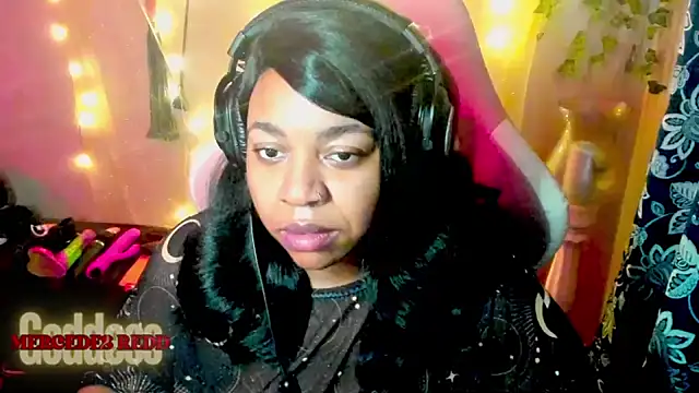 Snapshot of Goddess_MercedesRedd chatting on 17, 5, 2026 Goddess MercedesRedd online show from 17, 5, 2026