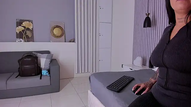 ManuelaMontes  online show from 15, 4, 2026