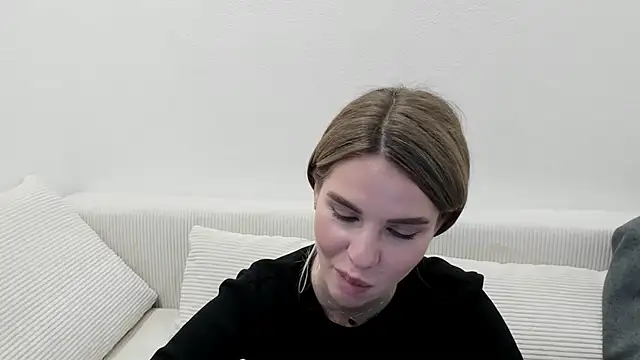 MollyCem online show from 10, 3, 2026