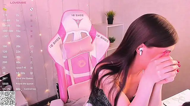Snapshot of LunaRossaa chatting on 27, 5, 2026 LunaRossaa online show from 27, 5, 2026