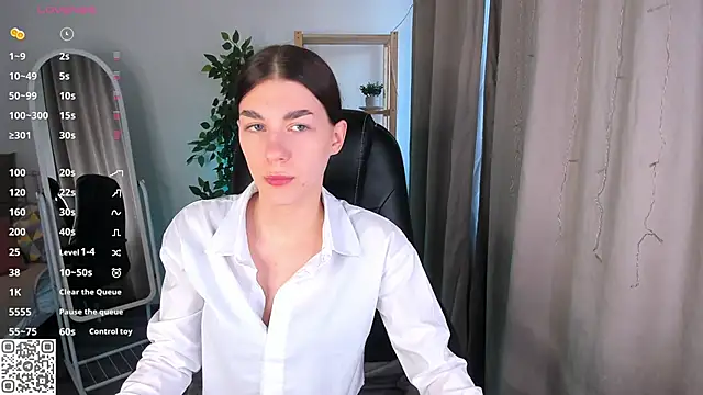 Snapshot of LunaRossaa chatting on 9, 6, 2026 LunaRossaa online show from 9, 6, 2026