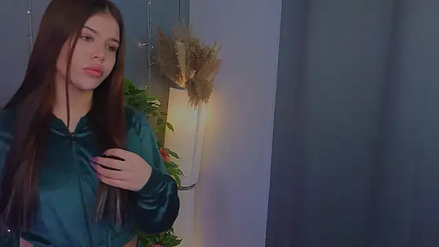 Snapshot of CatrinaLuk chatting on 1, 4, 2026 CatrinaLuk online show from 1, 4, 2026