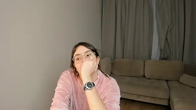 LareeGuzzo online show from 18, 3, 2026