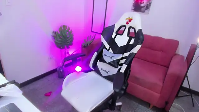 lexy the best online show from 15, 4, 2026