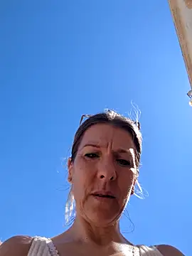 ManuelaX online show from 19, 4, 2026