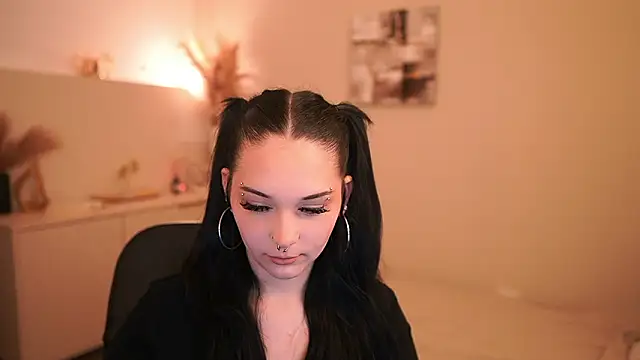 Snapshot of Ellediane18 chatting on 12, 3, 2026 Ellediane18 online show from 12, 3, 2026