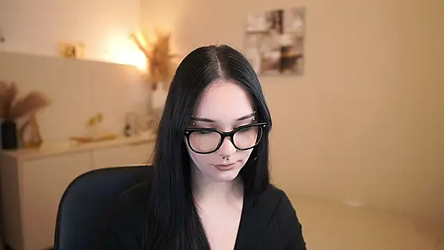 Snapshot of Ellediane18 chatting on 14, 3, 2026 Ellediane18 online show from 14, 3, 2026