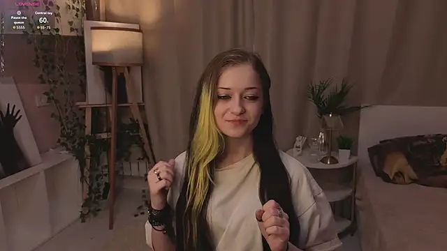 KarriePinilla online show from 14, 3, 2026