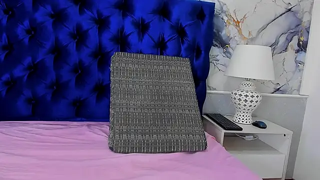 ORIANNA JONES online show from 18, 3, 2026