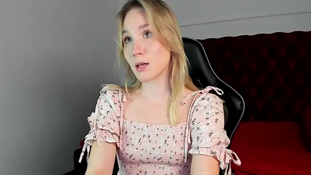 Snapshot of ElaraVoltage chatting on 17, 3, 2026 ElaraVoltage online show from 17, 3, 2026