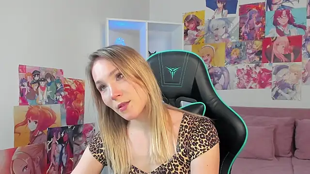 Snapshot of ElaraVoltage chatting on 18, 3, 2026 ElaraVoltage online show from 18, 3, 2026