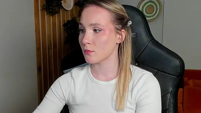 Snapshot of ElaraVoltage chatting on 19, 3, 2026 ElaraVoltage online show from 19, 3, 2026