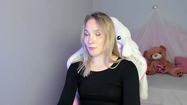 Snapshot of ElaraVoltage chatting on 20, 3, 2026 ElaraVoltage online show from 20, 3, 2026