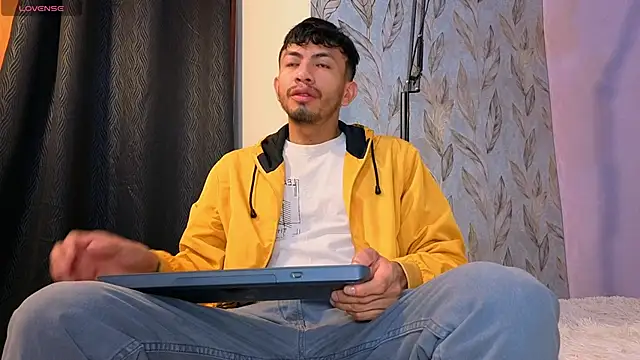 Luchoplayboy online show from 14, 4, 2026