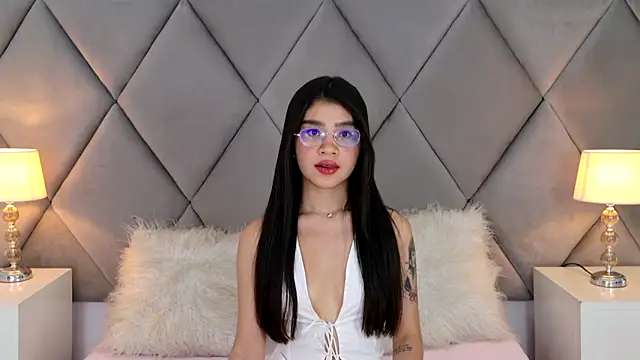 OliviaDiaz online show from 4, 6, 2026