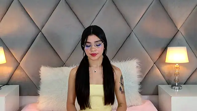 OliviaDiaz online show from 13, 7, 2026