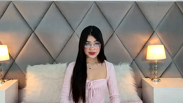 OliviaDiaz online show from 17, 7, 2026