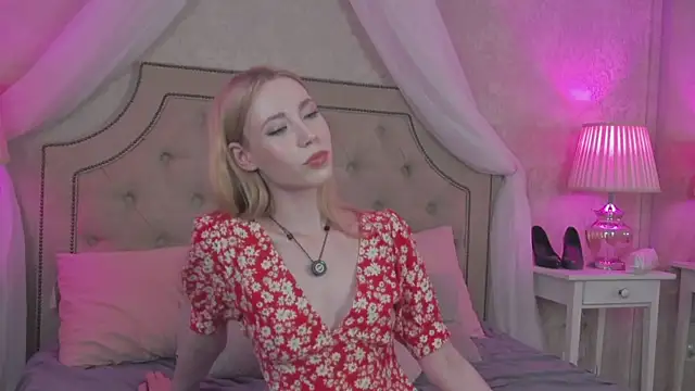 Snapshot of Lola_Gilbert chatting on 18, 6, 2026 Lola Gilbert online show from 18, 6, 2026