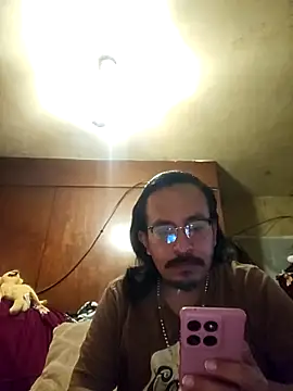 Snapshot of KIKE_LION990 chatting on 6, 4, 2026 KIKE LION990 online show from 6, 4, 2026