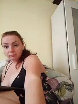 Snapshot of Bella-Monroe chatting on 16, 4, 2026 Bella-Monroe online show from 16, 4, 2026