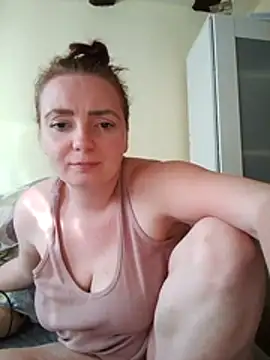 Snapshot of Bella-Monroe chatting on 2, 5, 2026 Bella-Monroe online show from 2, 5, 2026