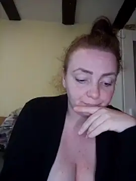 Snapshot of Bella-Monroe chatting on 8, 5, 2026 Bella-Monroe online show from 8, 5, 2026