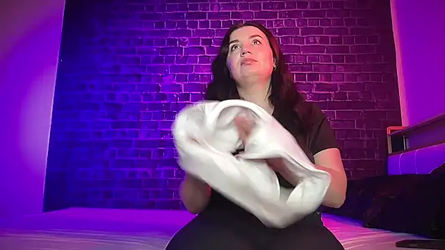 Realm Of Desire online show from 10, 5, 2026
