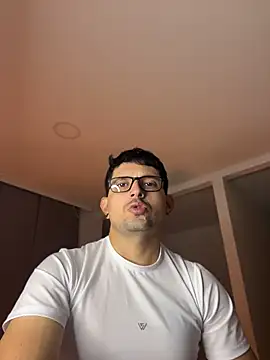 TroyeSavage online show from 16, 5, 2026