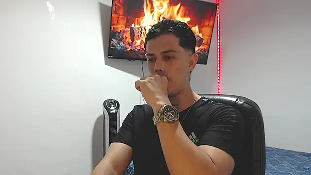 Snapshot of JUAN_CAMILOXXX chatting on 2, 4, 2026 JUAN CAMILOXXX online show from 2, 4, 2026