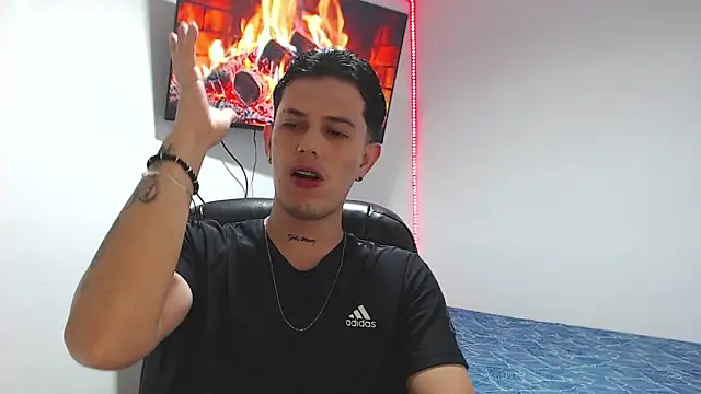 Snapshot of JUAN_CAMILOXXX chatting on 7, 4, 2026 JUAN CAMILOXXX online show from 7, 4, 2026