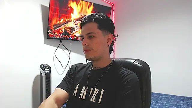 Snapshot of JUAN_CAMILOXXX chatting on 8, 4, 2026 JUAN CAMILOXXX online show from 8, 4, 2026