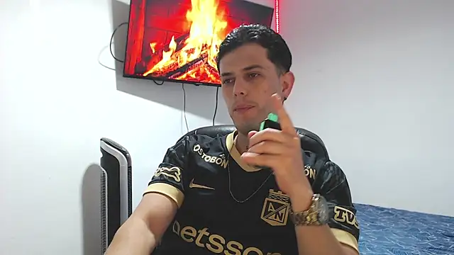 Snapshot of JUAN_CAMILOXXX chatting on 11, 4, 2026 JUAN CAMILOXXX online show from 11, 4, 2026