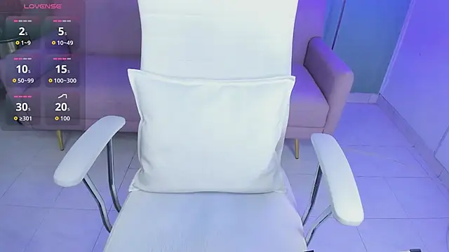 Snapshot of alma_violet chatting on 18, 3, 2026 alma violet online show from 18, 3, 2026