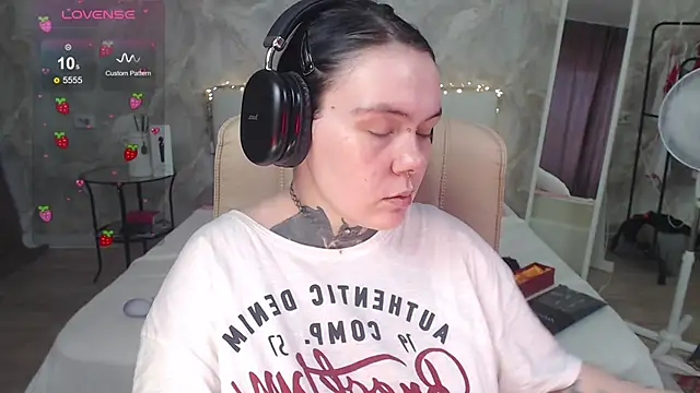 Snapshot of Qwerty_Anna_Lbo chatting on 25, 3, 2026 Qwerty Anna Lbo online show from 25, 3, 2026