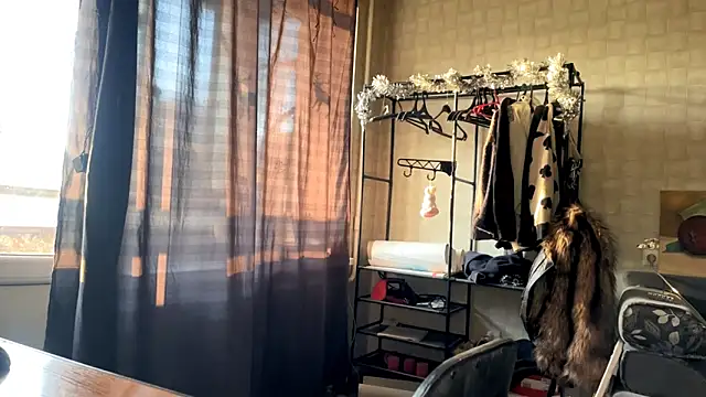 AnnyLadger online show from 2, 4, 2026