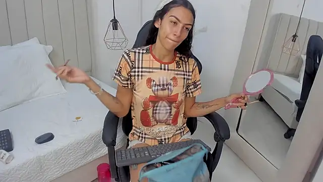 Abril Castroo online show from 5, 5, 2026