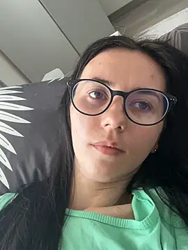 Oliviyaa kiss  online show from 18, 3, 2026