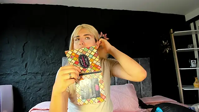 SophieWolf  online show from 24, 3, 2026