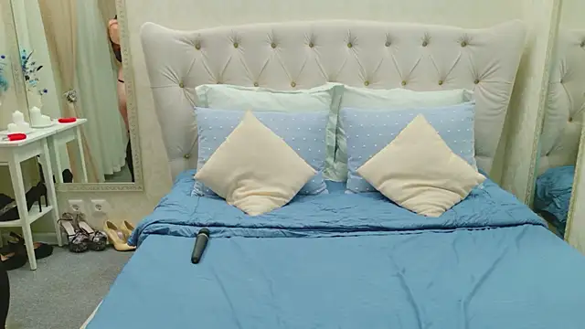 Redhead Vixen  online show from 16, 3, 2026