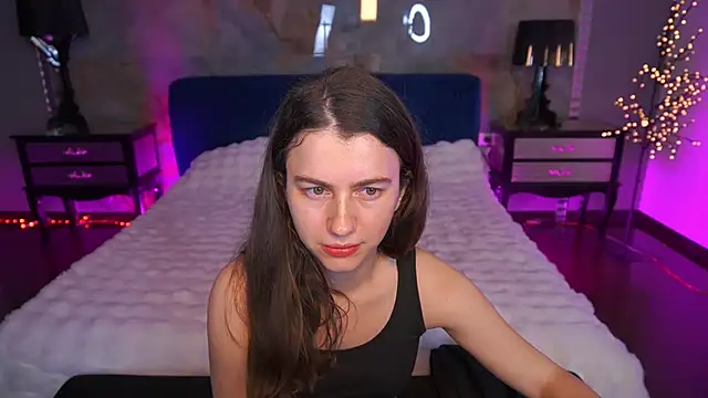 LittleJulii online show from 7, 6, 2026