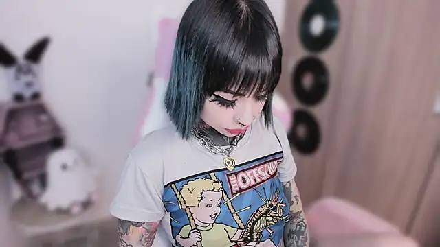 shes creepy online show from 13, 5, 2026