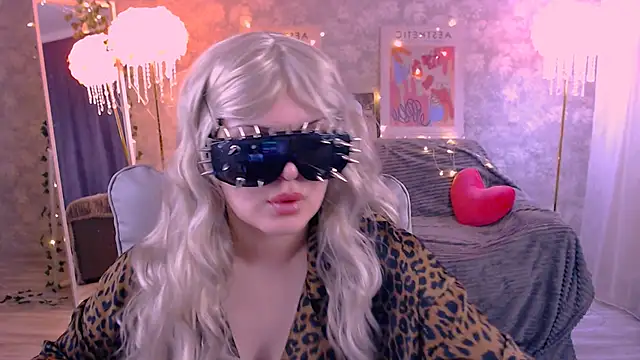 DaisyBloomm online show from 10, 3, 2026