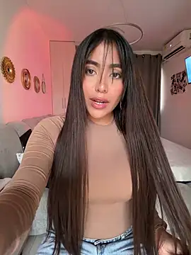 SaraValentina11 online show from 25, 3, 2026