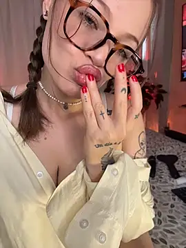 Snapshot of Tallulah_Kinky chatting on 16, 6, 2026 Tallulah Kinky online show from 16, 6, 2026